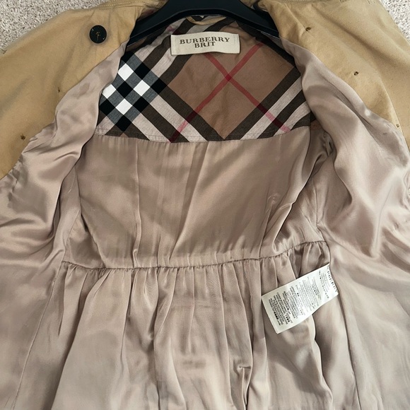 🧥Gorgeous Like New Burberry Brit Women's Peplum Short Trench Size 6 🧥 - Picture 2 of 9